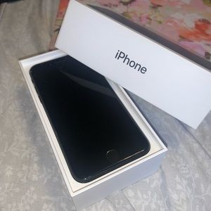 iPhone 7 matte black NO CHARGER